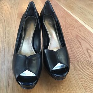 Platform Nine west heel