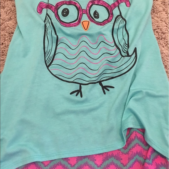 A blue shirt with an owl on it - Picture 2 of 2