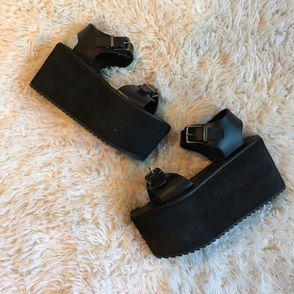 BNWOT YRU Platform Sandals