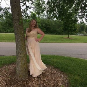 Meet your Posher, Katelyn