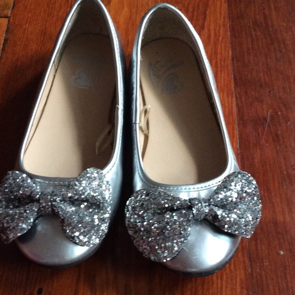 Children's place silver flats - Picture 2 of 4