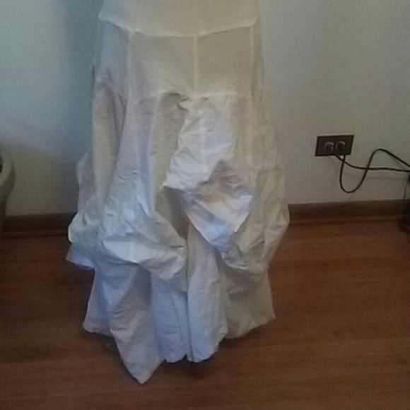 Beautiful white dress - Picture 2 of 5