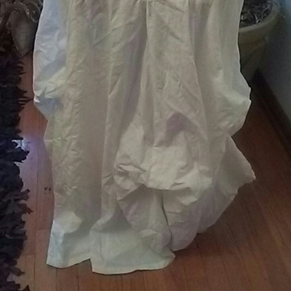 Beautiful white dress - Picture 4 of 5