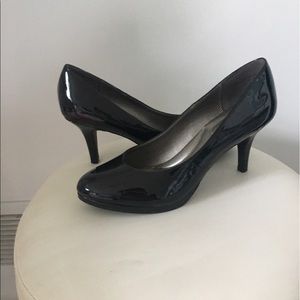 Kelly&katie black heels