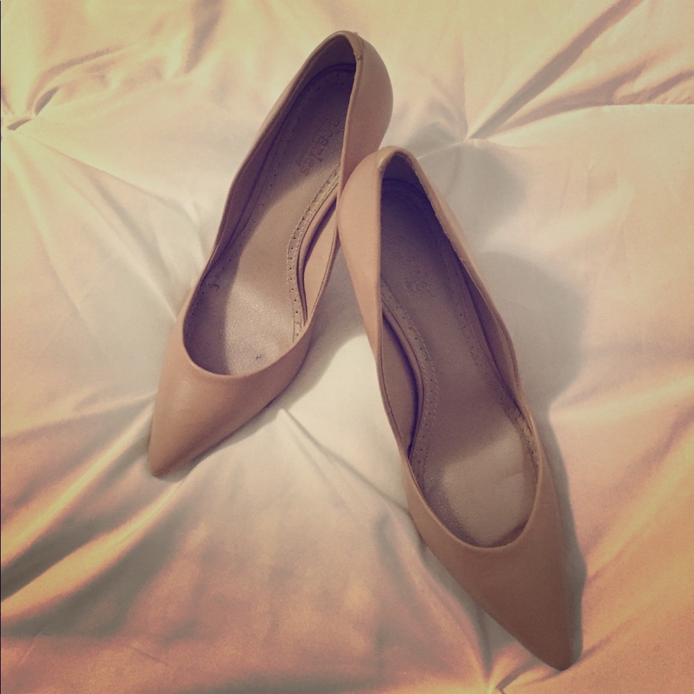 Charles by Charles David Nude Pact Pumps