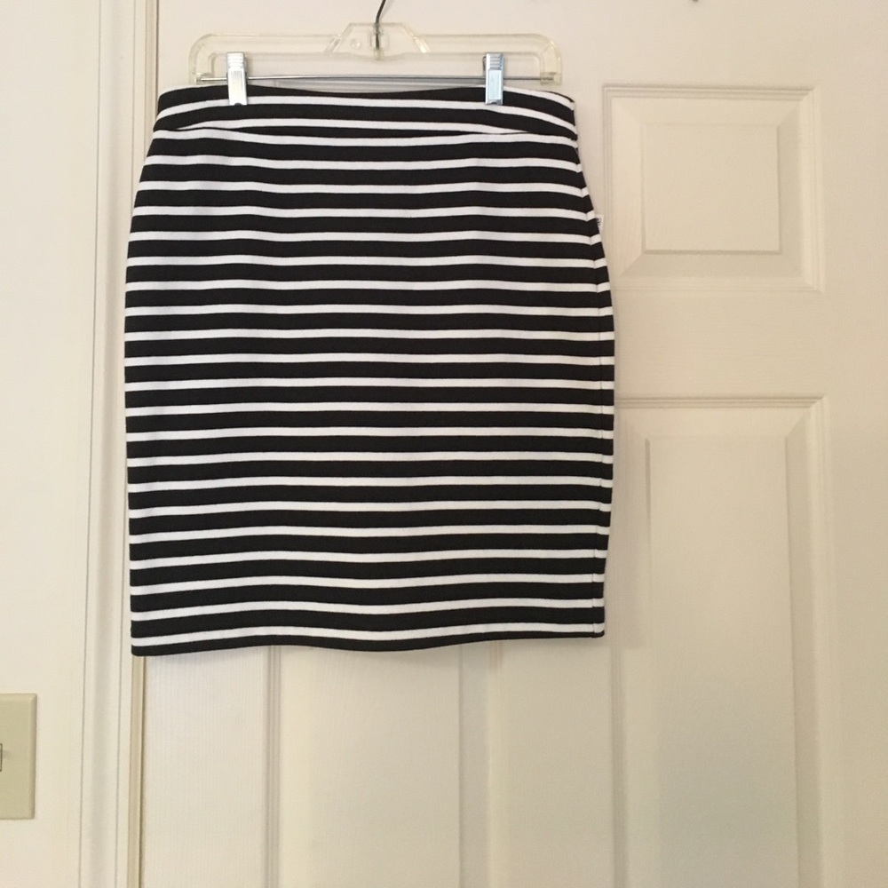 NWT. Ivory/black stripe Women's large skirt