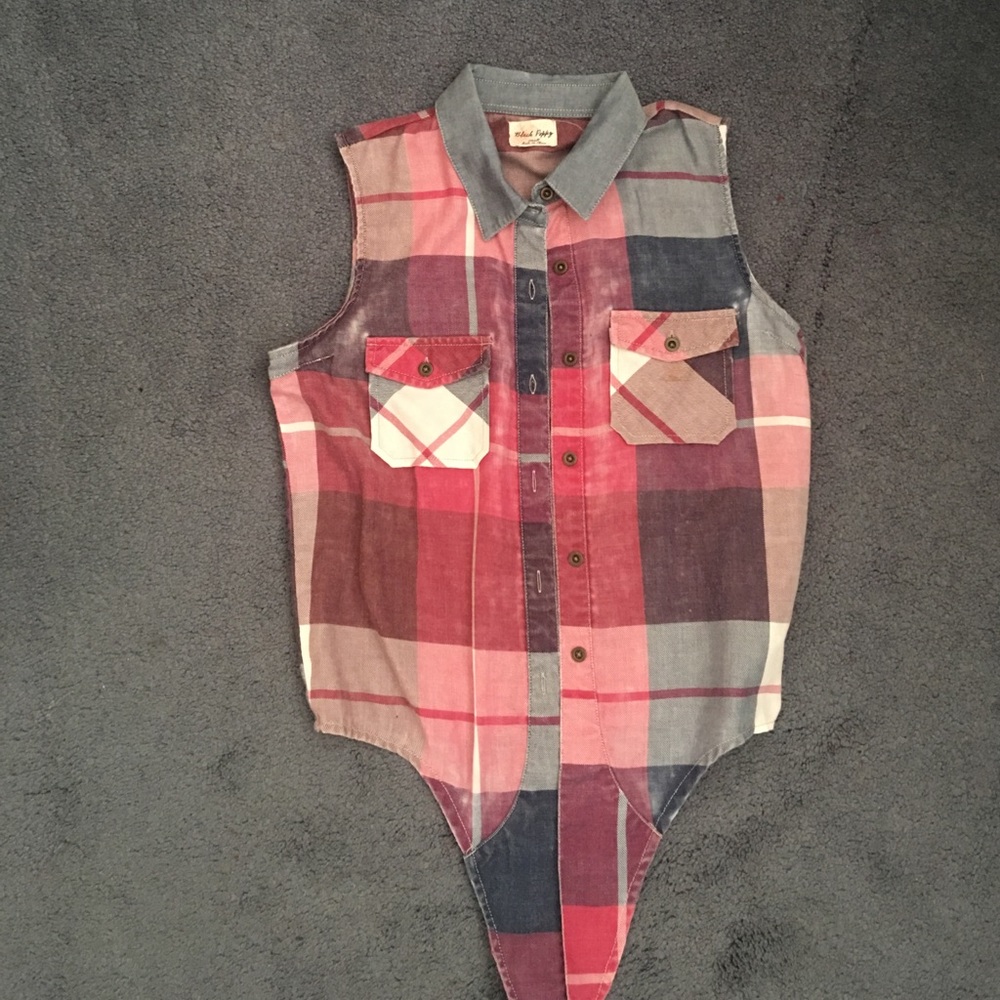 Sleeveless flannel button up