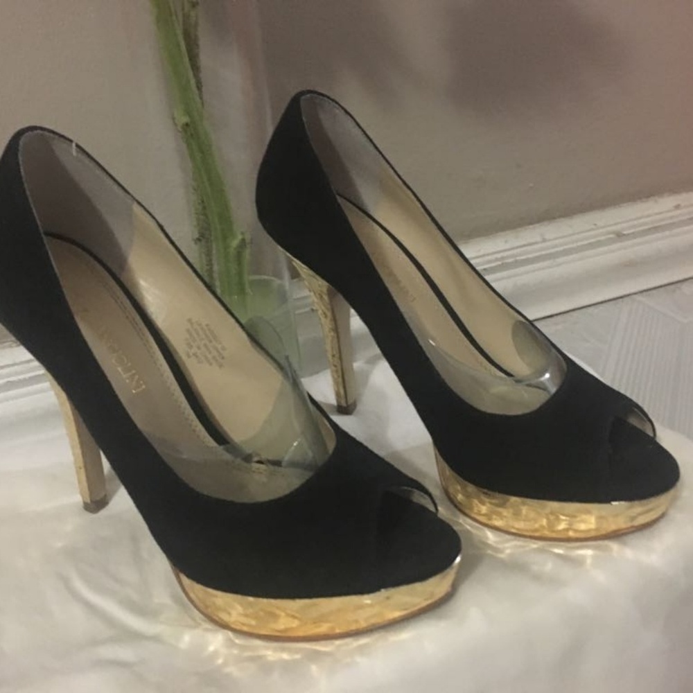 Enzo Angiolini platform heels. Not wide shoe.