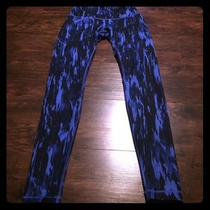 Lululemon Hi-Rise Wunder Unders. Size 8