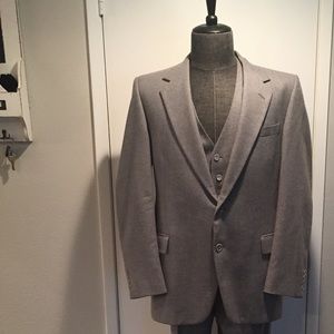 SALE 💖 Custom Men's Grey 3-Piece Suit! 100% Wool.