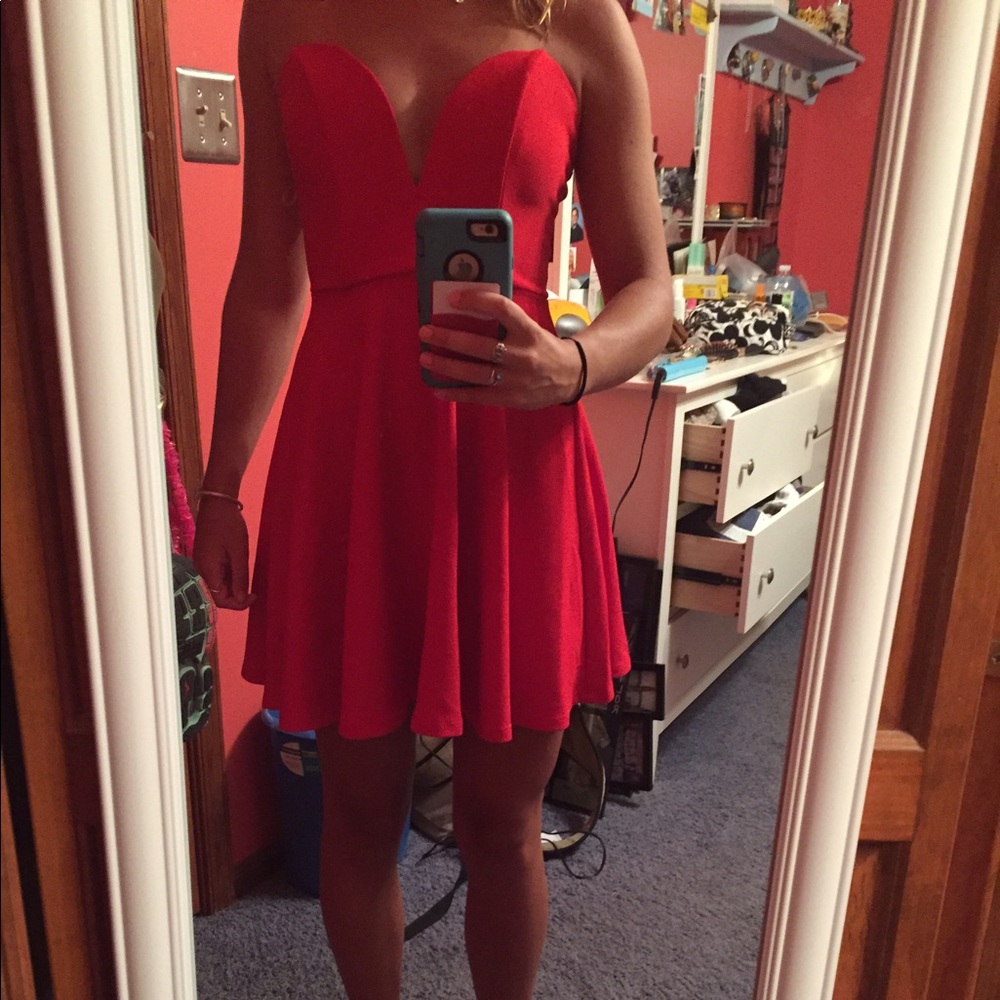Adorable Lulus red dress