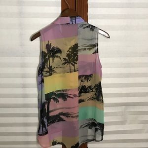 Forever 21 Tops - Forever 21 Sleeveless Palm Tree Top Forever 21 Tops - Forever 21 Sleeveless Palm Tree Top