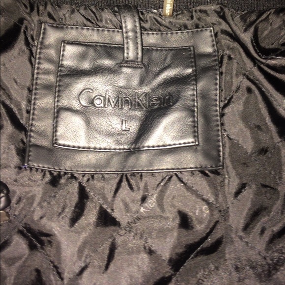 Black easy to wear Calvin Klein leather jacket - Picture 2 of 2