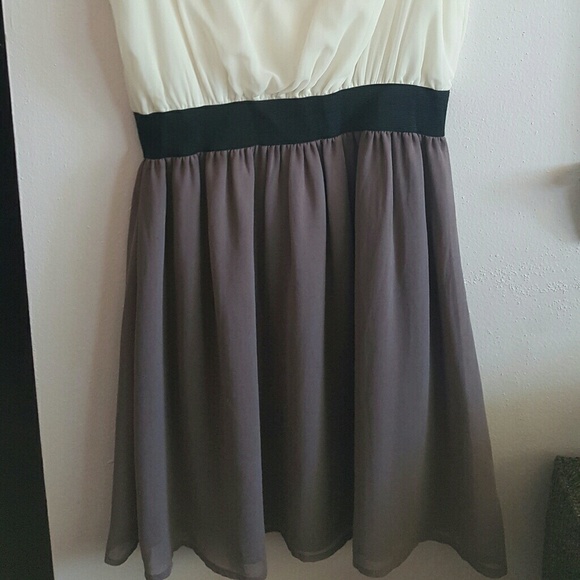 Lavender Ruffle Dress - Picture 3 of 4