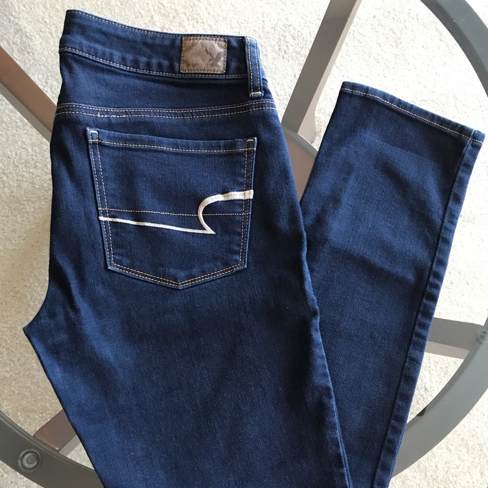 American Eagle blue skinny jeans.