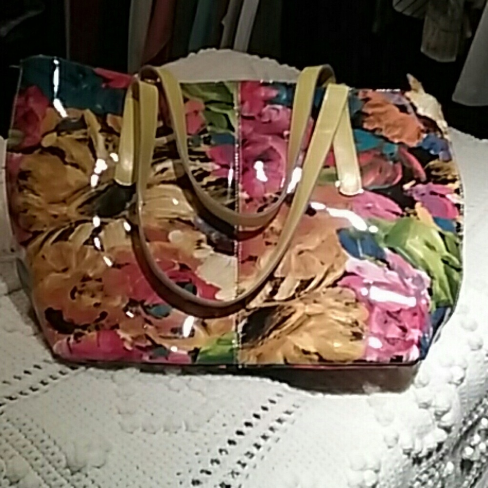 Delia leather shoulder bag