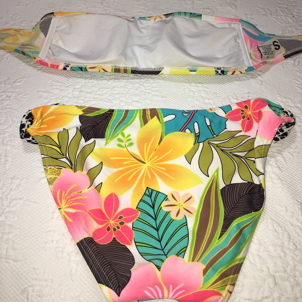 Two piece bikini - Picture 3 of 5