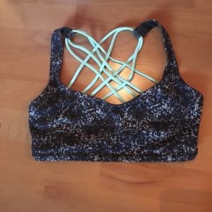 Lululemon Free To Be sports bra