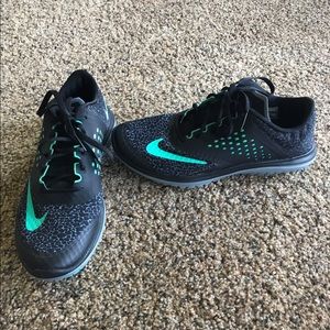 🔥1 hour sale!🔥 Black and blue Nike running shoes
