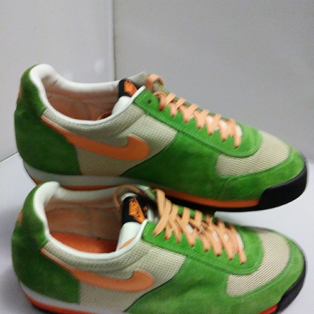 Mens NIKE AIR. Sz 11.5 still new