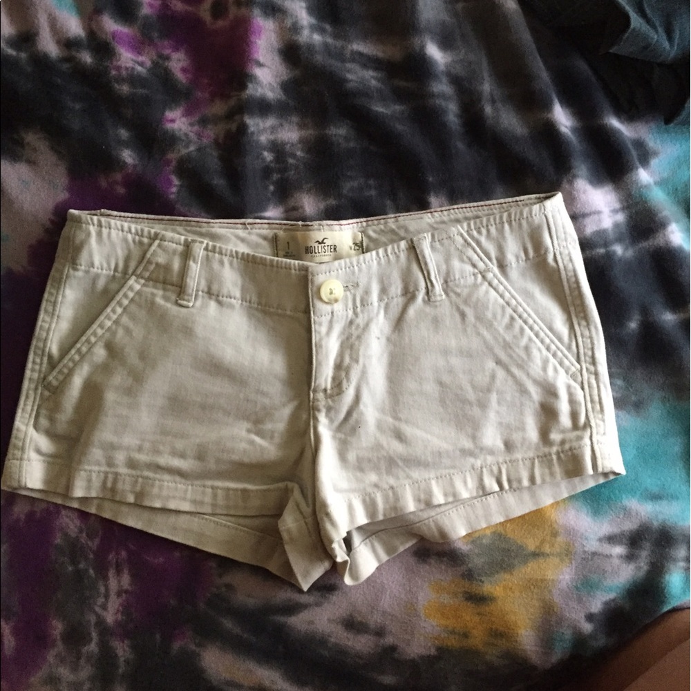 Hollister khaki shorts