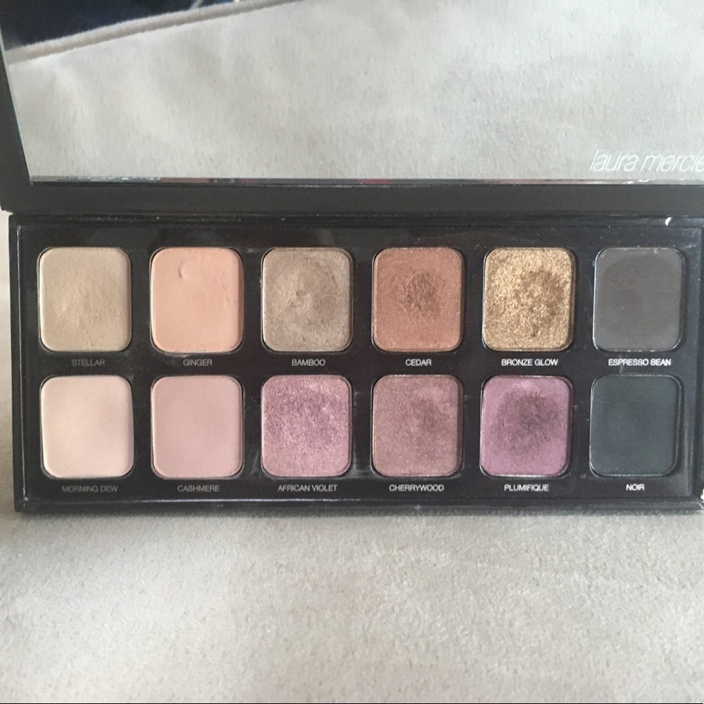 Eye shadow palette