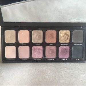 Eye shadow palette