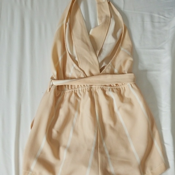 Short open back romper - Picture 2 of 2