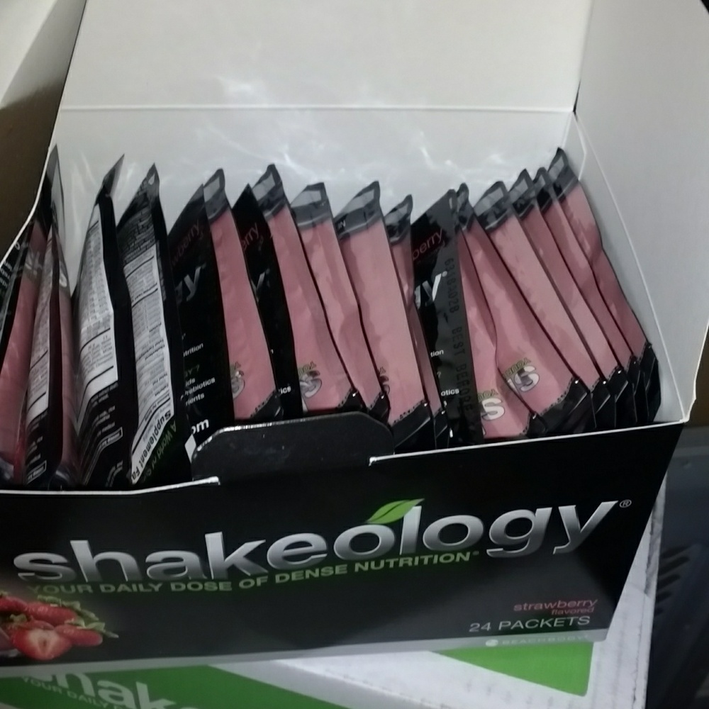 24 single packs of strawberry Shakeology