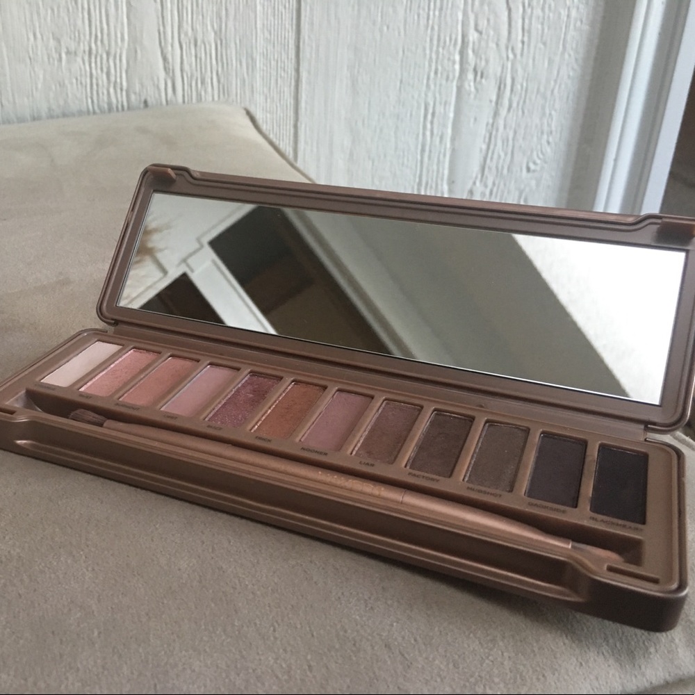 Eyeshadow palette