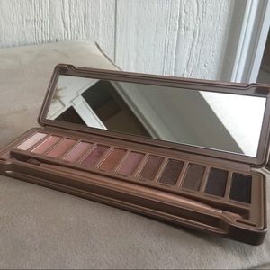 Eyeshadow palette