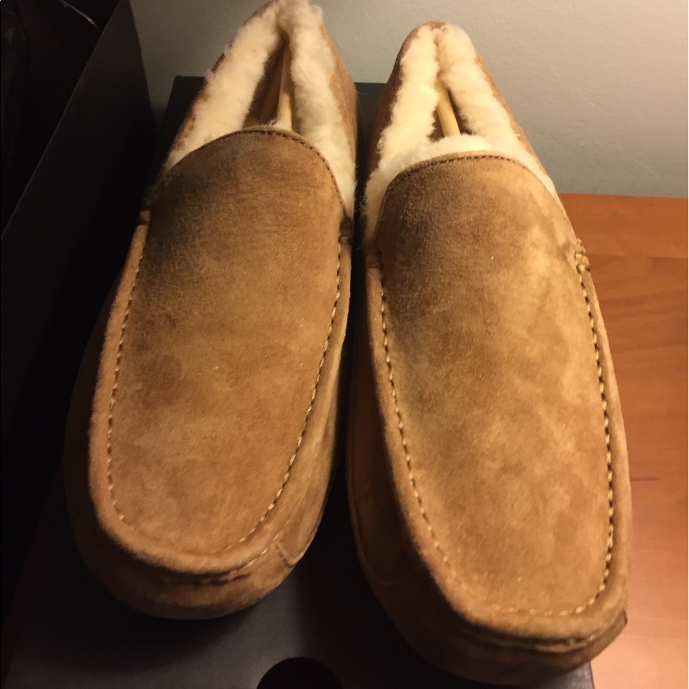 UGG Mens house shoes
