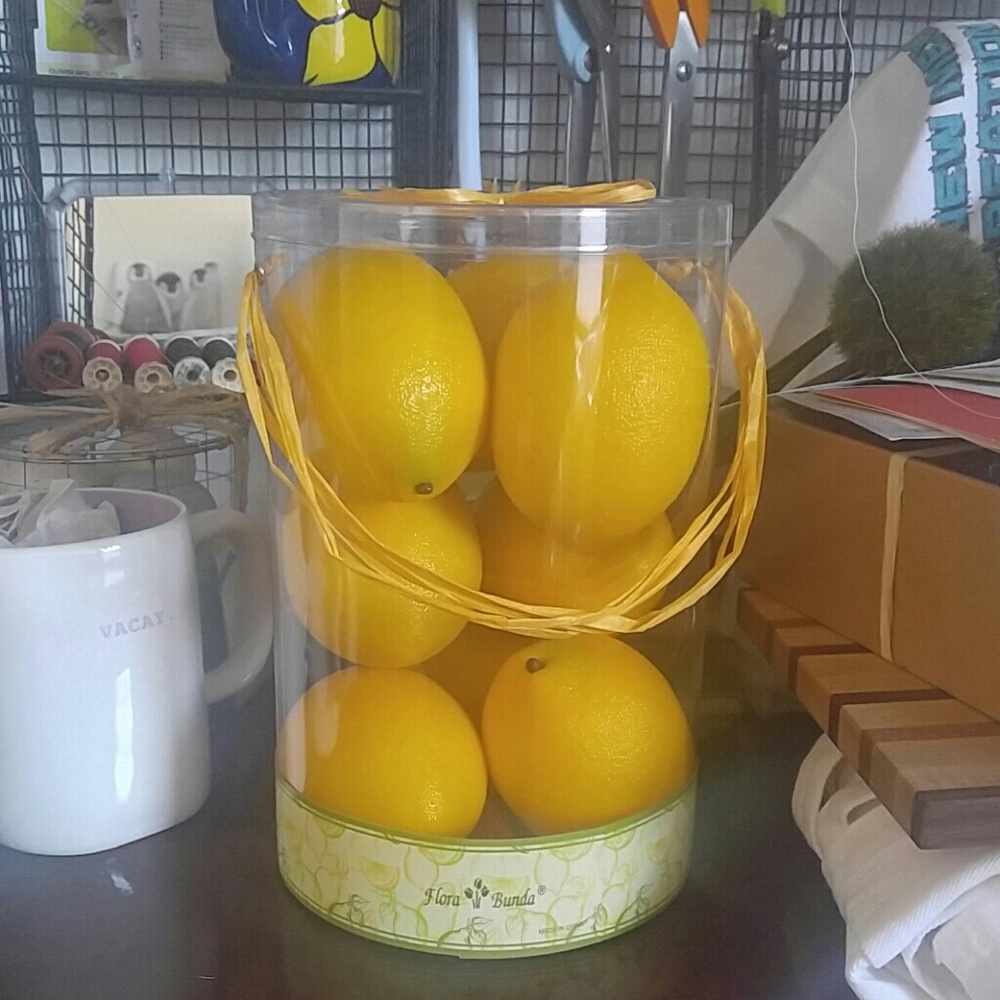 Lemon decor scented
