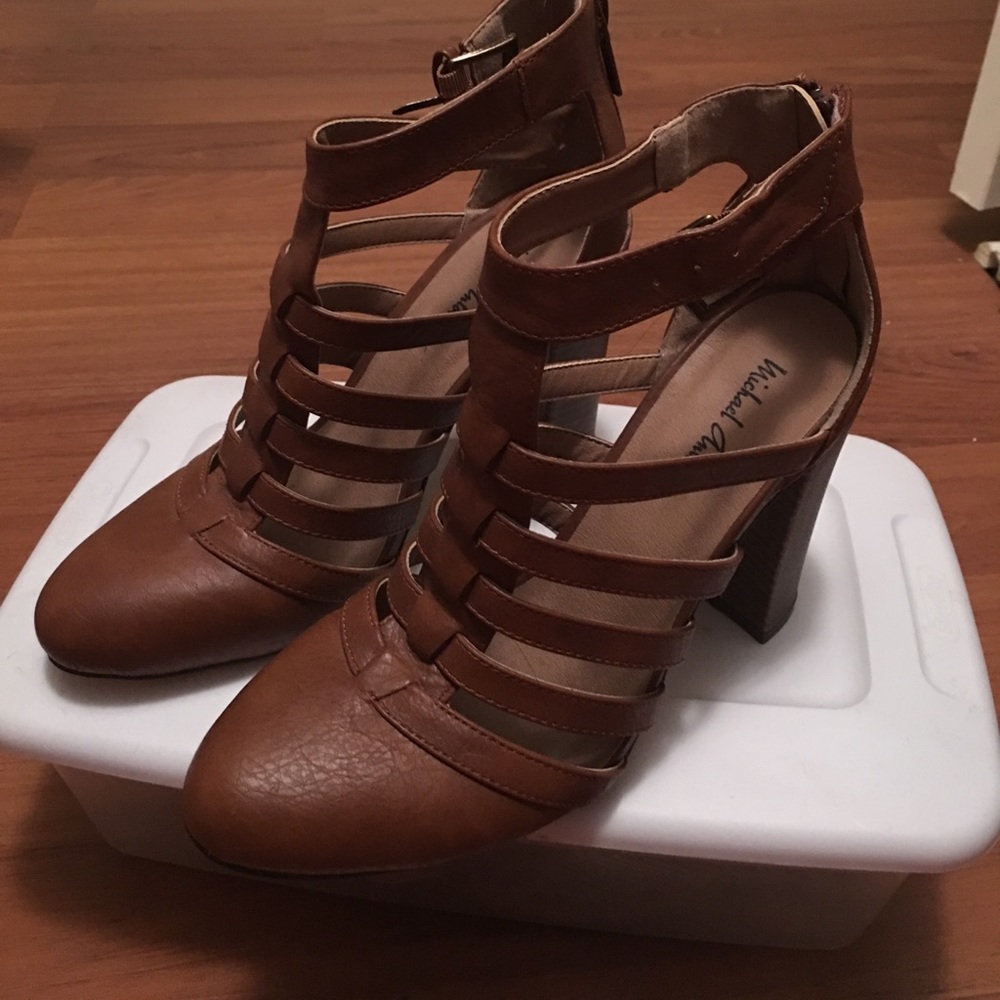 Cognac pumps.