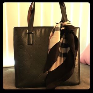 Burberry original skinny silk kerchief  18"x18"