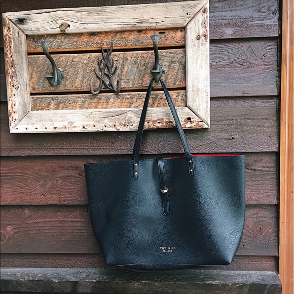 Victoria's Secret Handbags - NWT Victoria's Secret bag 💋