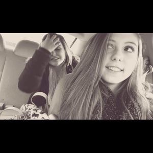 Meet your Posher, Elissa