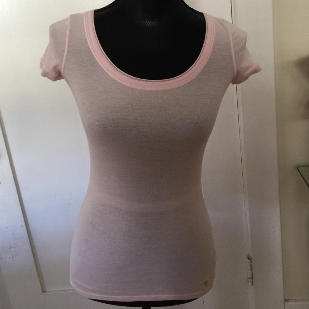 Abercrombie & Fitch Light Pink Stretch. T-Shirt