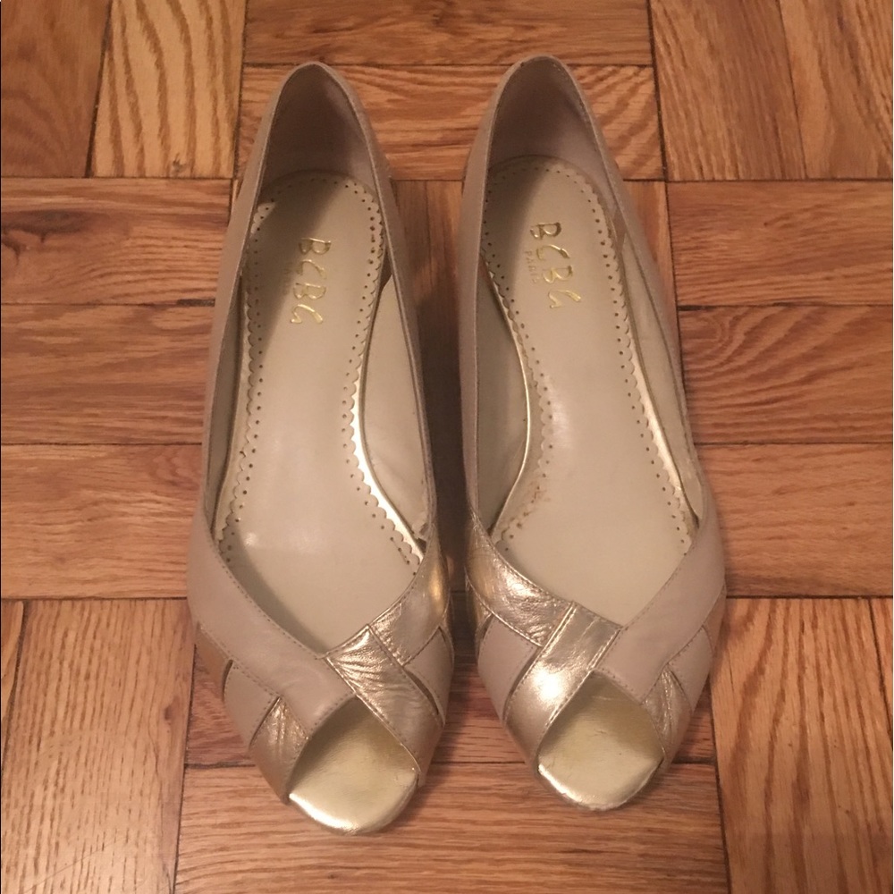 BCBG cream and gold peep toe flats