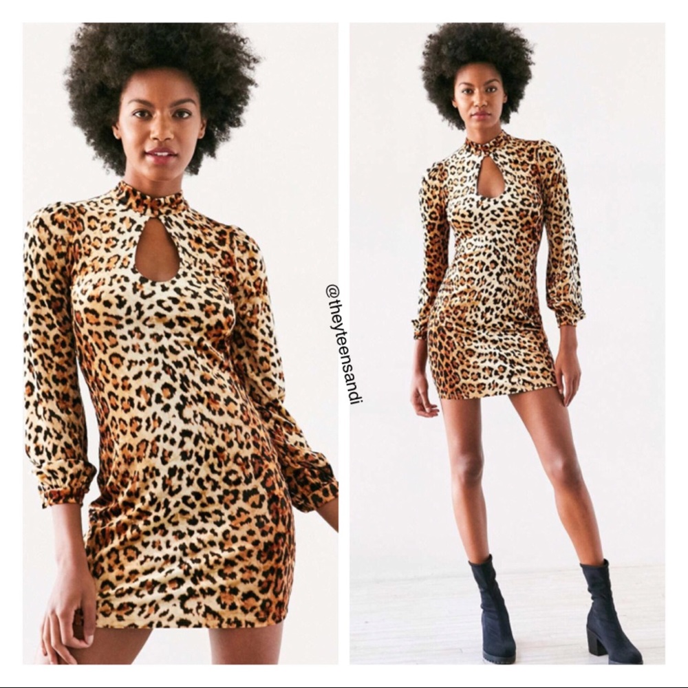 🎃🎃Urban Outfitters Velvet Keyhole Mock Neck Leopard Dress