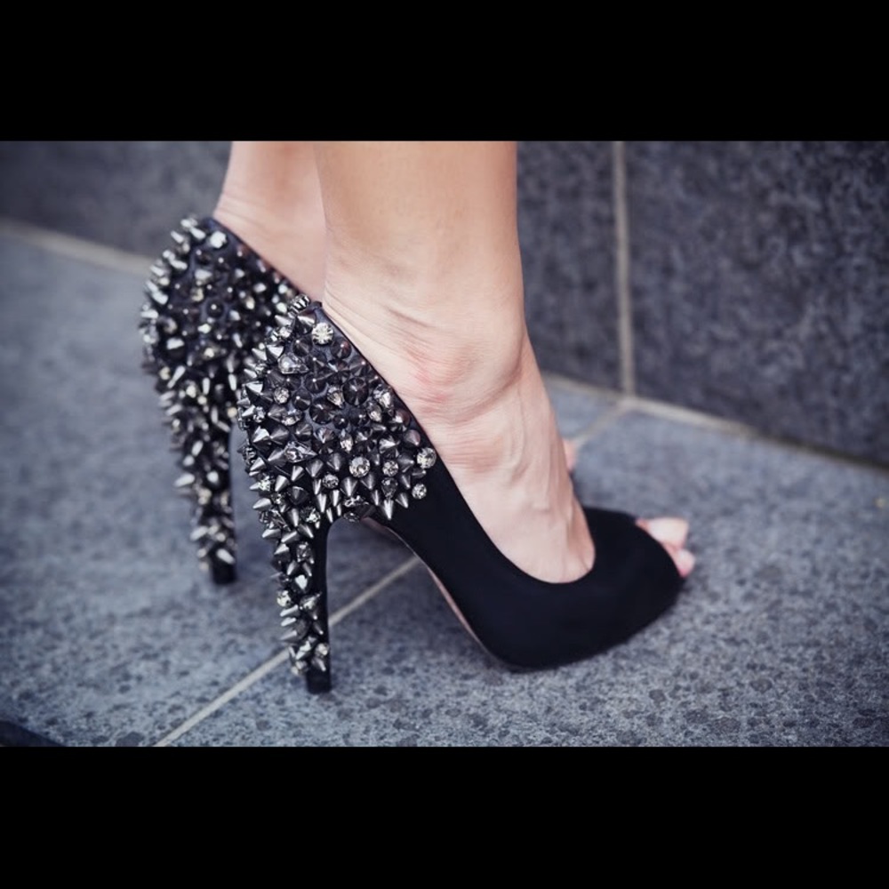 Sam Edelman suede Lorissa pump.