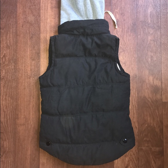 Black vest with grey hood - Picture 2 of 2