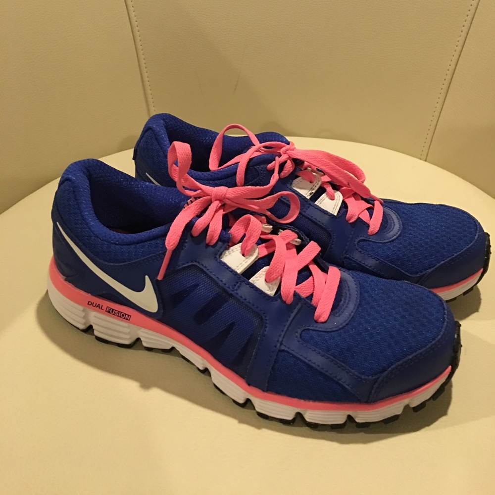NIKE blue/pink Dual Fusion tennis shoes size 9