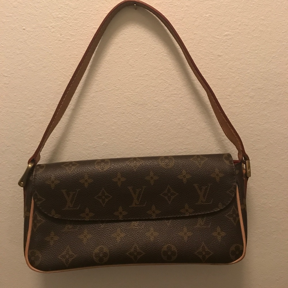 LV Clutch/Handbag. Discontinued & Great Condition!