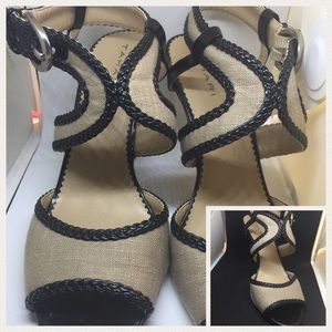 Tahari Black & Tan 7 1/2 M heel sandals Lima