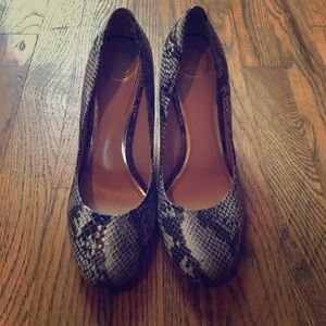 Like-new snake-skin pumps