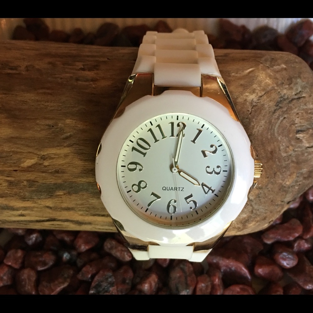 🔥Fire SALE❄️Pristine White Sports Watch