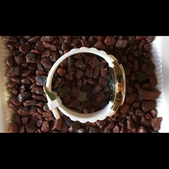 🔥Fire SALE❄️Pristine White Sports Watch - Picture 2 of 4