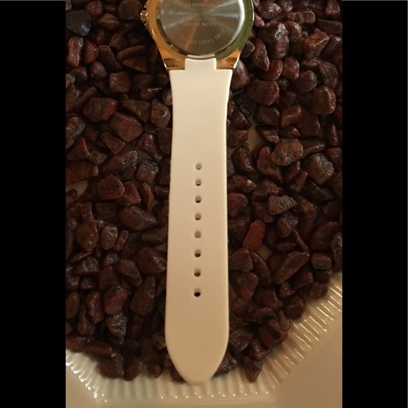 🔥Fire SALE❄️Pristine White Sports Watch - Picture 4 of 4