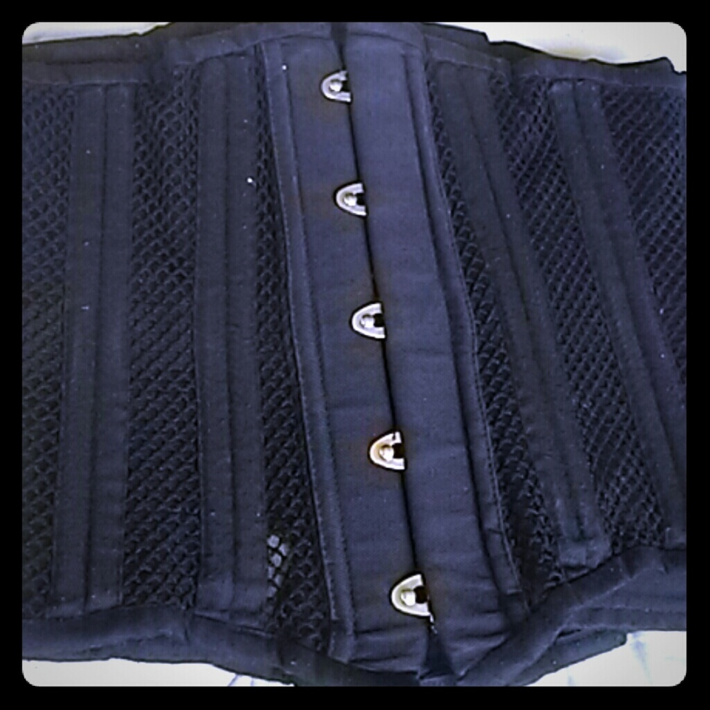 Black corset (waist clincher)